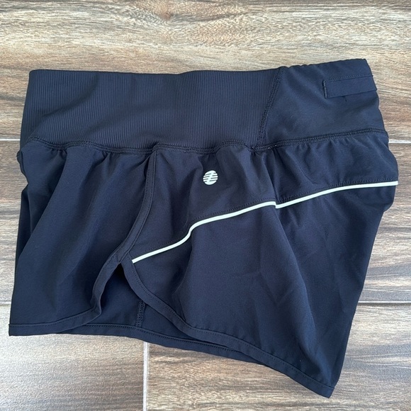 Z by Zella Black Athletic Shorts with Reflective Detail, XS - Picture 9 of 11